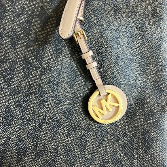 MICHAEL KORS Jet Set Shoulder Tote Bag - Picture 2 of 12